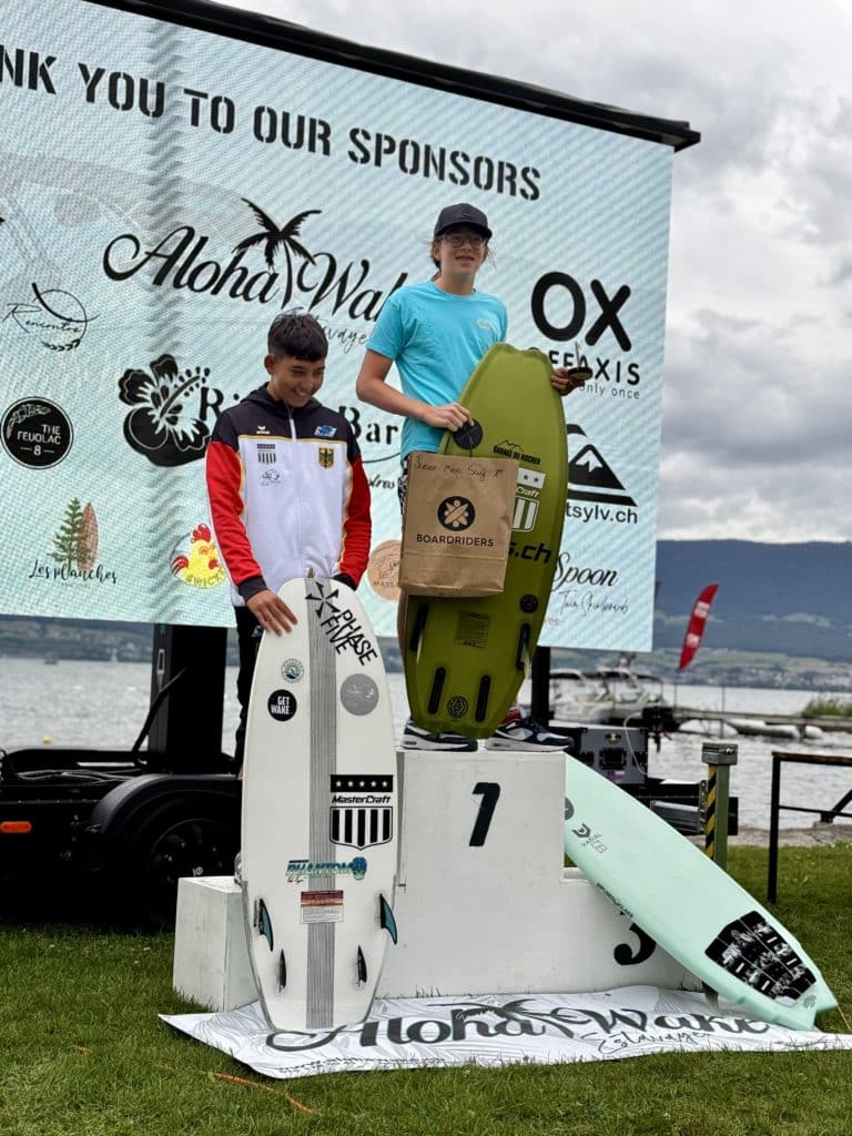 Mathieu Perren gagne au Swiss tour 3 en catégorie surf U14 boys